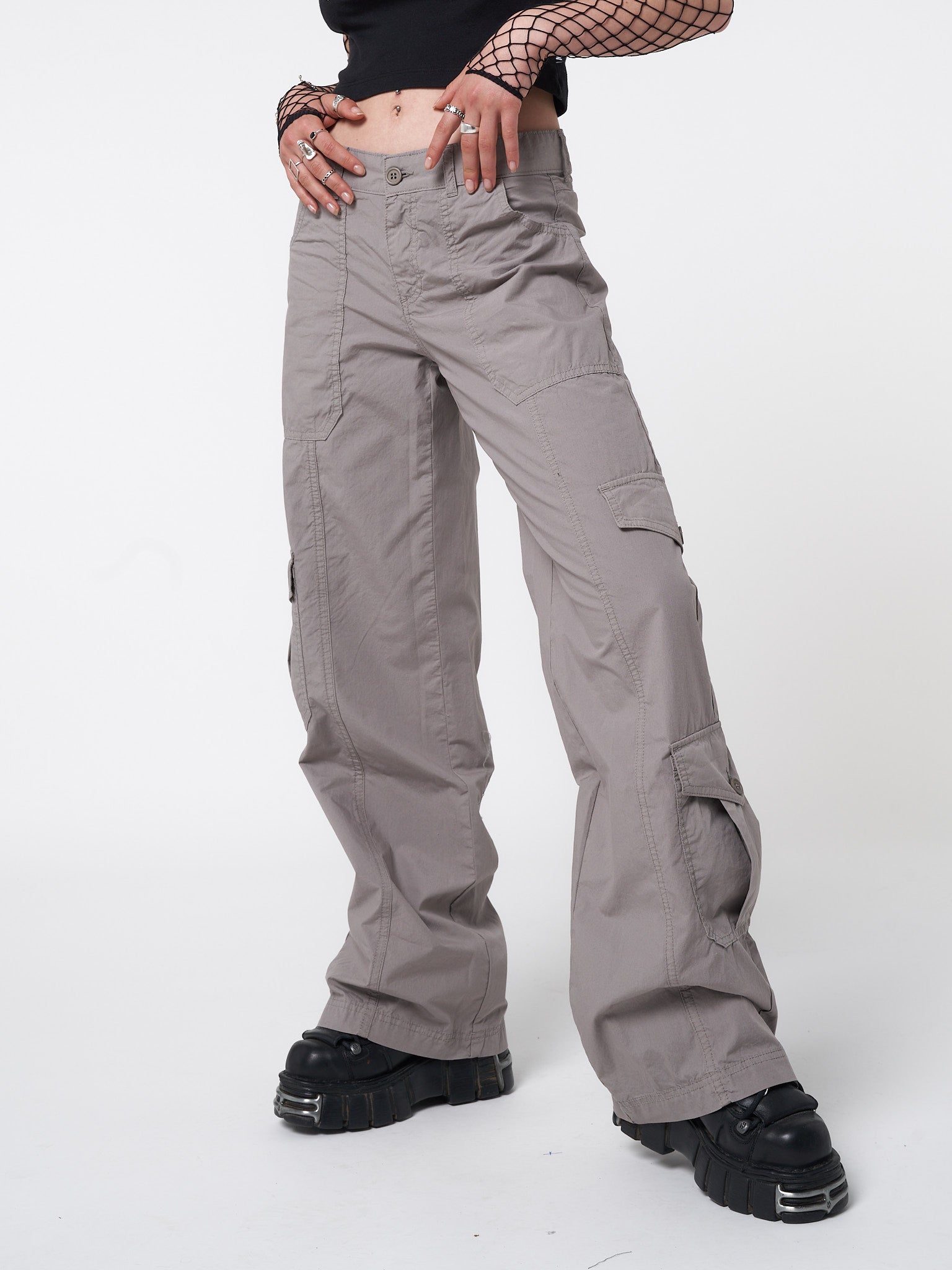 http://www.mingalondon.com/cdn/shop/products/cleo-grey-y2k-cargo-pants-4.jpg?v=1653038940