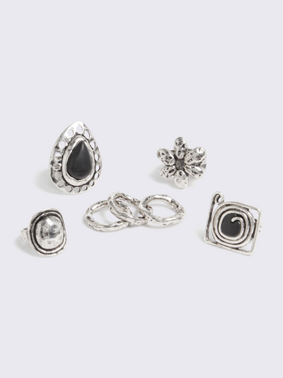 Set of 5 silver rings with mix engraved designs featuring black stones and slim and chunky bands.