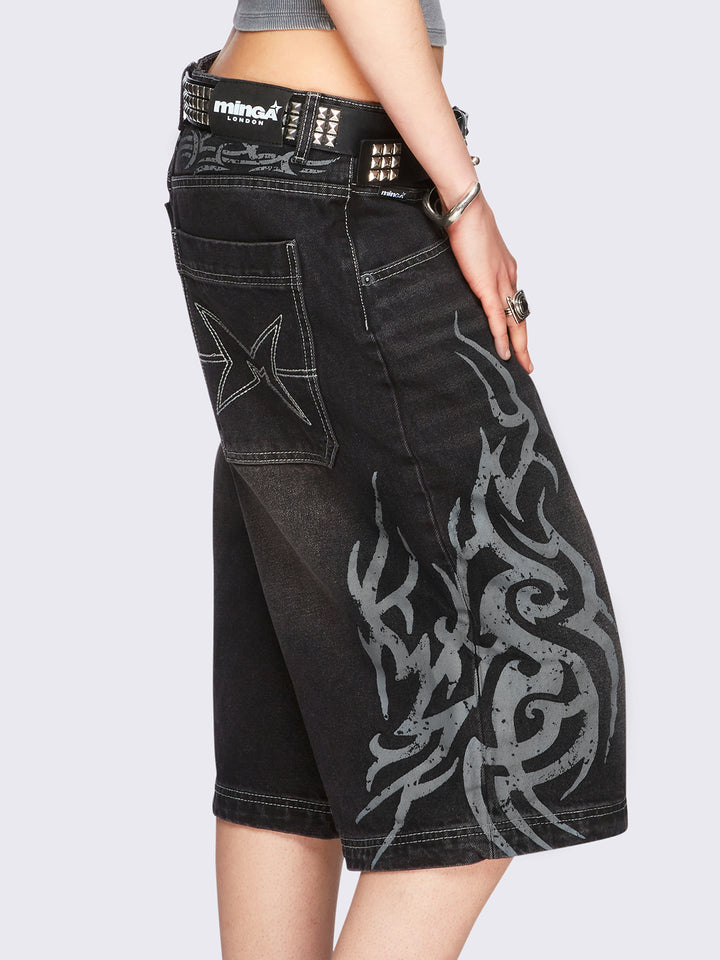 国内で当店のみ Minga London - TREK BLACK WASHED JORTS Black Denim Long Jorts with Stars Patch - Y2k Clothing