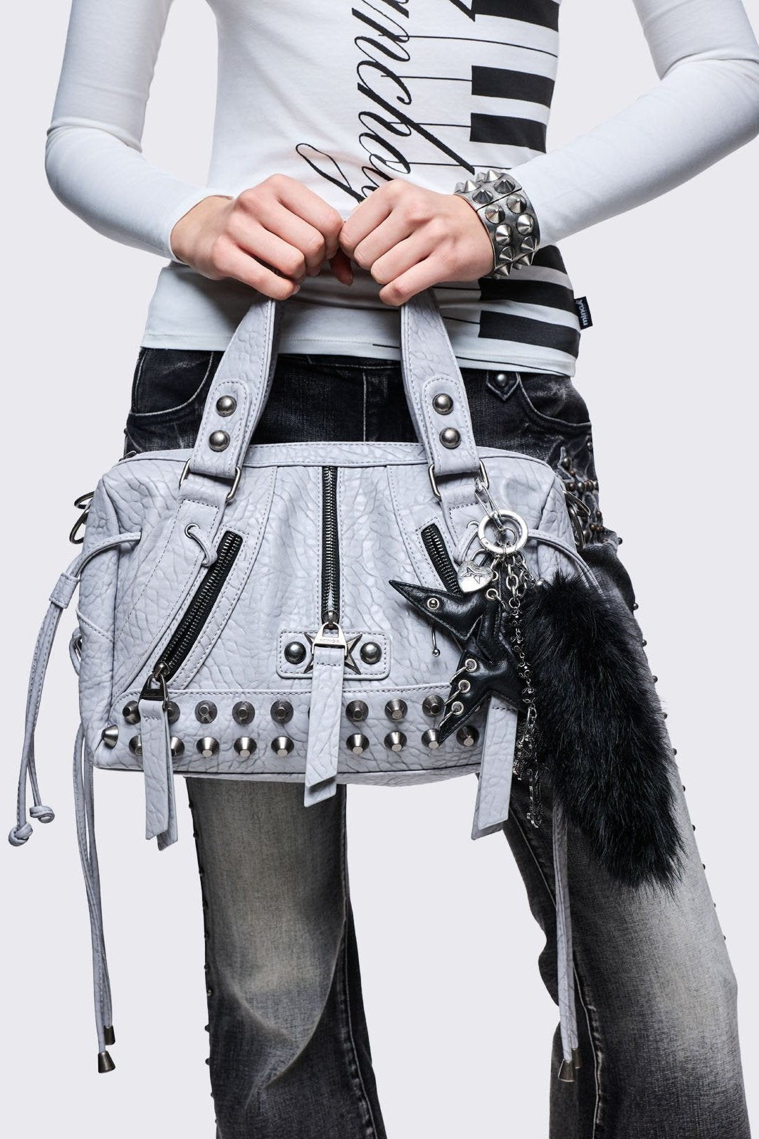 KMNZ Tail Fur キーチェーン TINA NERO LITA Fox Tail Faux Fur Keychain with Cross Charms | Minga London